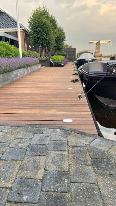 Puur Eastermar - Monumentaal, Authentiek En Luxe Koetshuis Aan Open Vaarwater Met Jacuzzi En Sauna Oostermeer Exterior photo