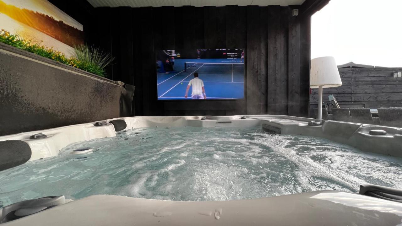 Puur Eastermar - Monumentaal, Authentiek En Luxe Koetshuis Aan Open Vaarwater Met Jacuzzi En Sauna Oostermeer Exterior photo