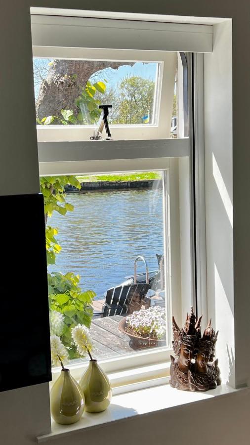 Puur Eastermar - Monumentaal, Authentiek En Luxe Koetshuis Aan Open Vaarwater Met Jacuzzi En Sauna Oostermeer Exterior photo