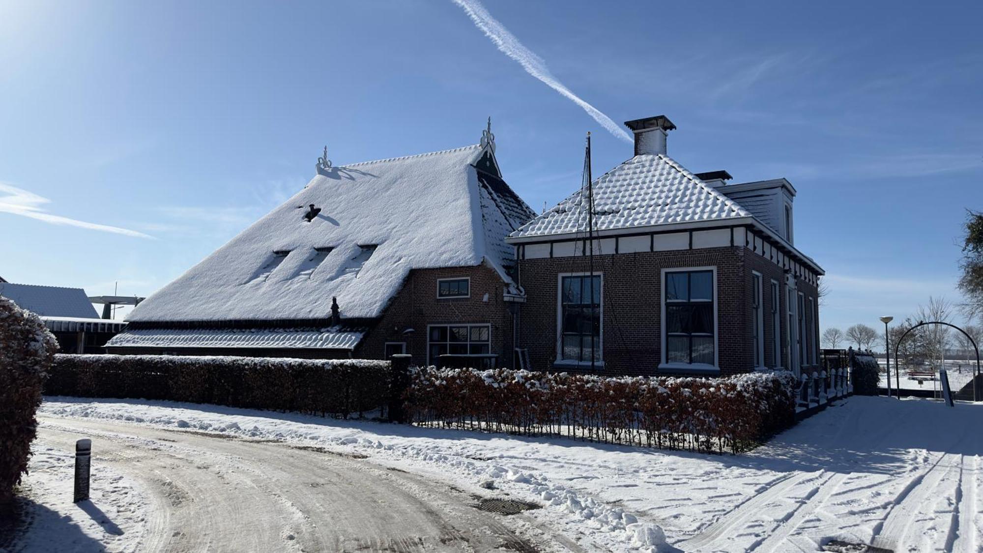 Puur Eastermar - Monumentaal, Authentiek En Luxe Koetshuis Aan Open Vaarwater Met Jacuzzi En Sauna Oostermeer Exterior photo