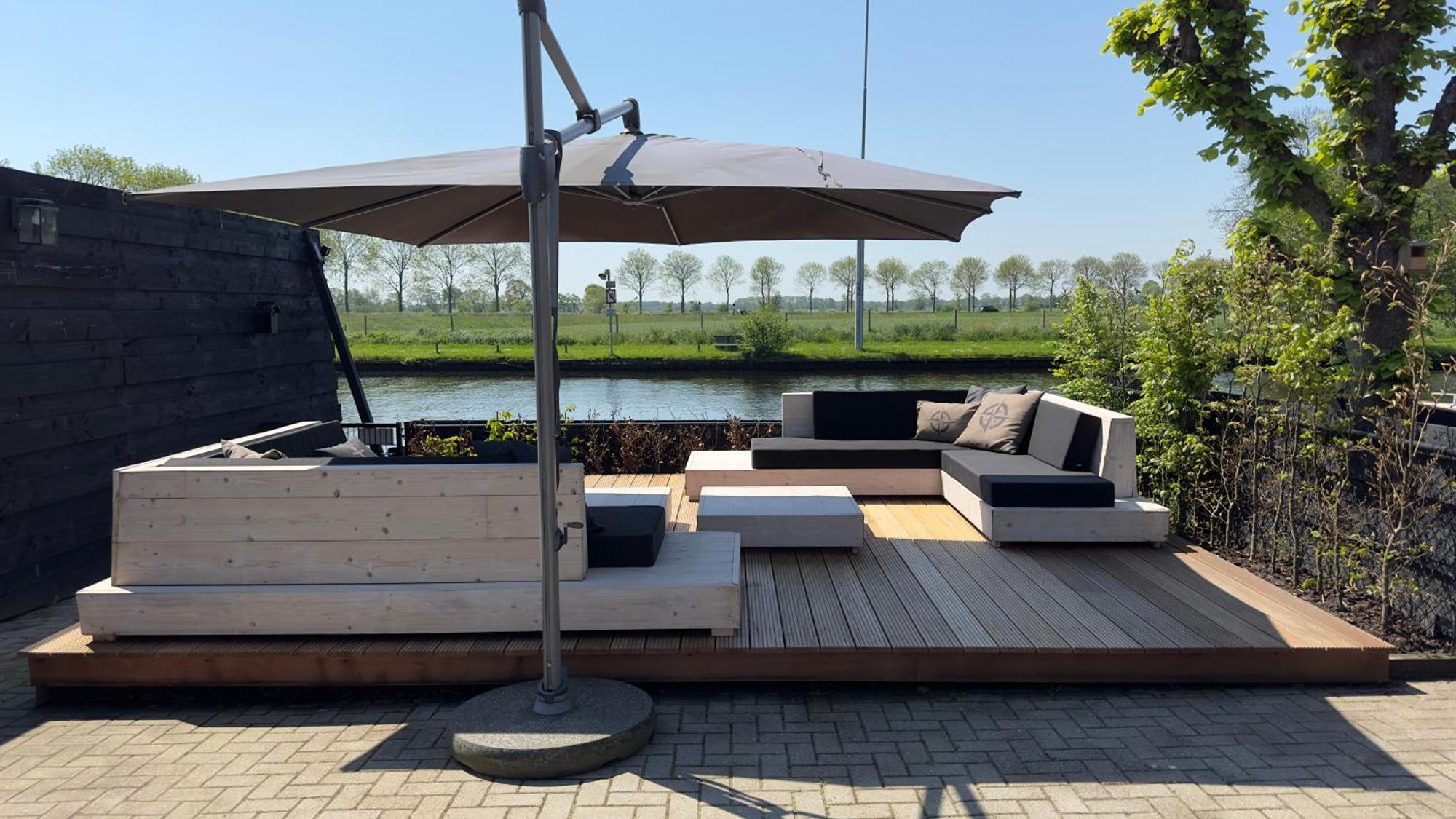 Puur Eastermar - Monumentaal, Authentiek En Luxe Koetshuis Aan Open Vaarwater Met Jacuzzi En Sauna Oostermeer Exterior photo